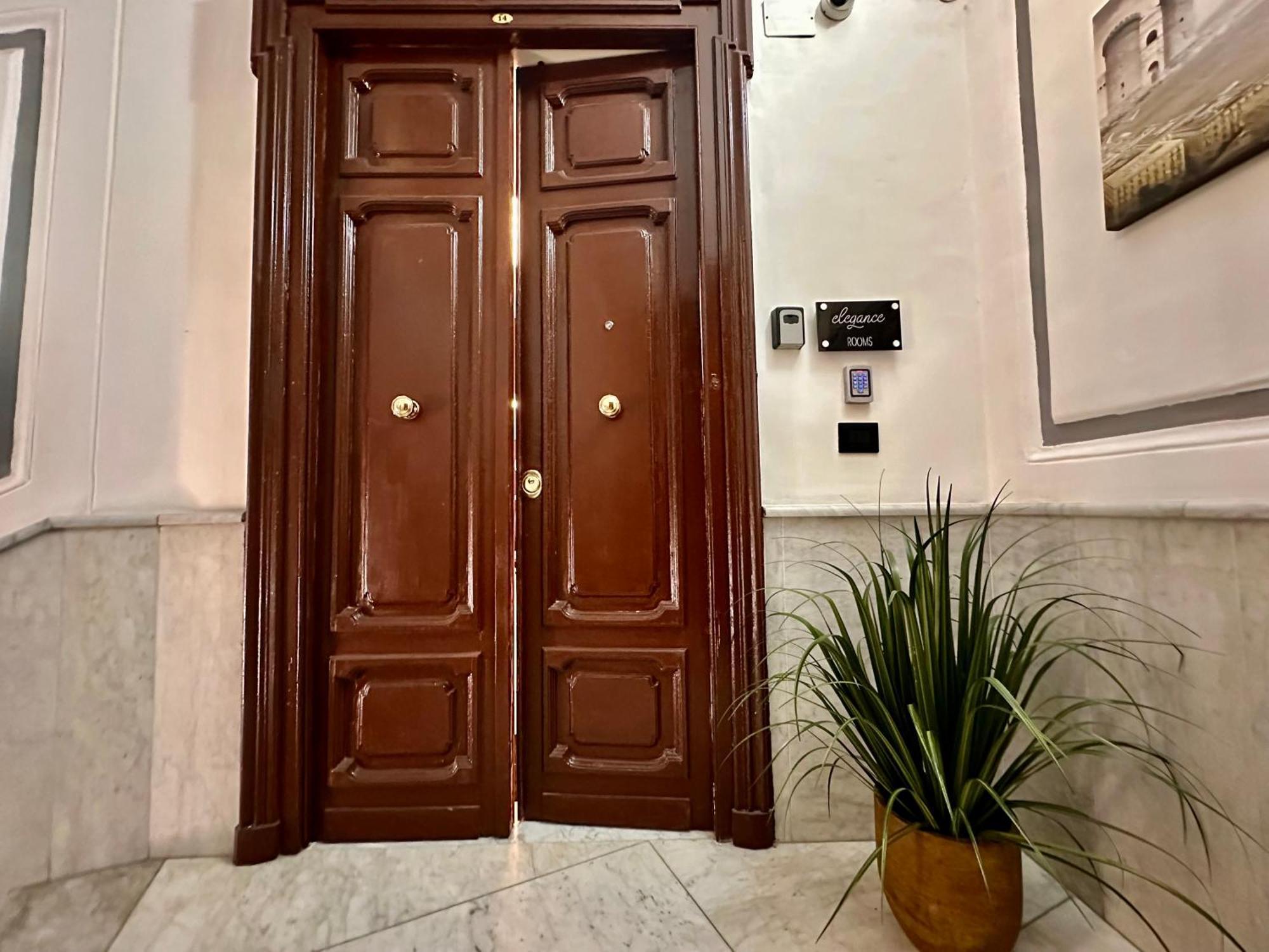 Elegance Rooms Spaccanapoli Luaran gambar