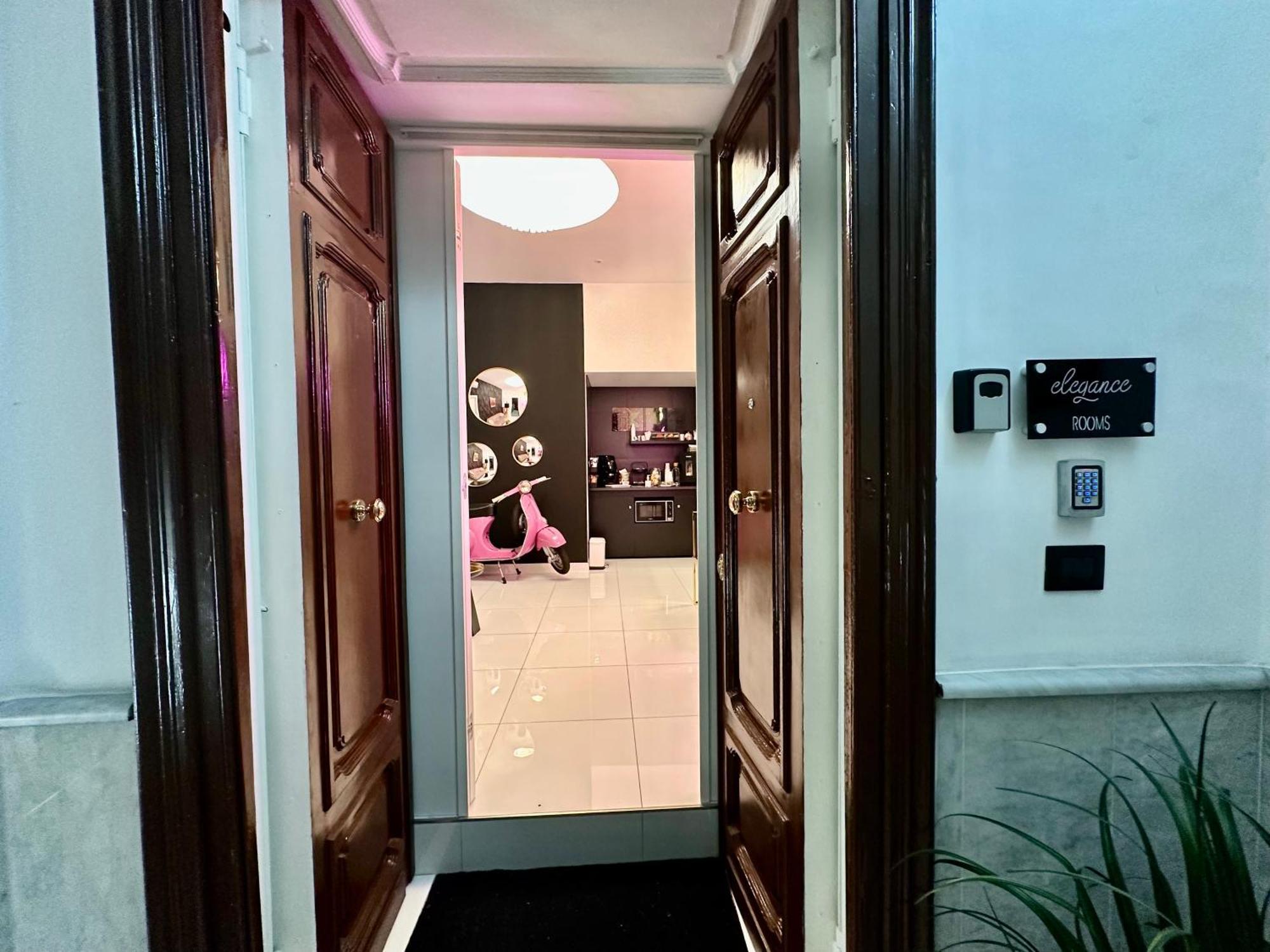 Elegance Rooms Spaccanapoli Luaran gambar