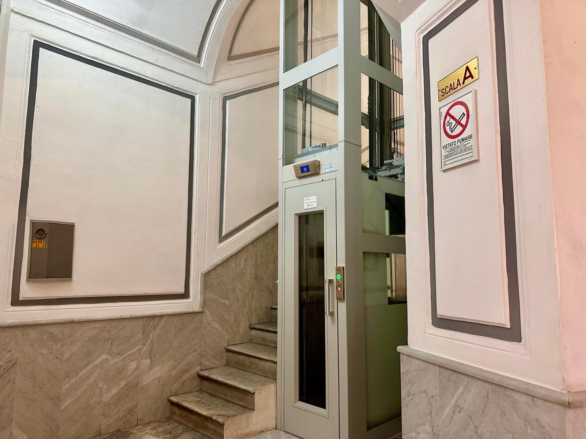 Elegance Rooms Spaccanapoli Luaran gambar
