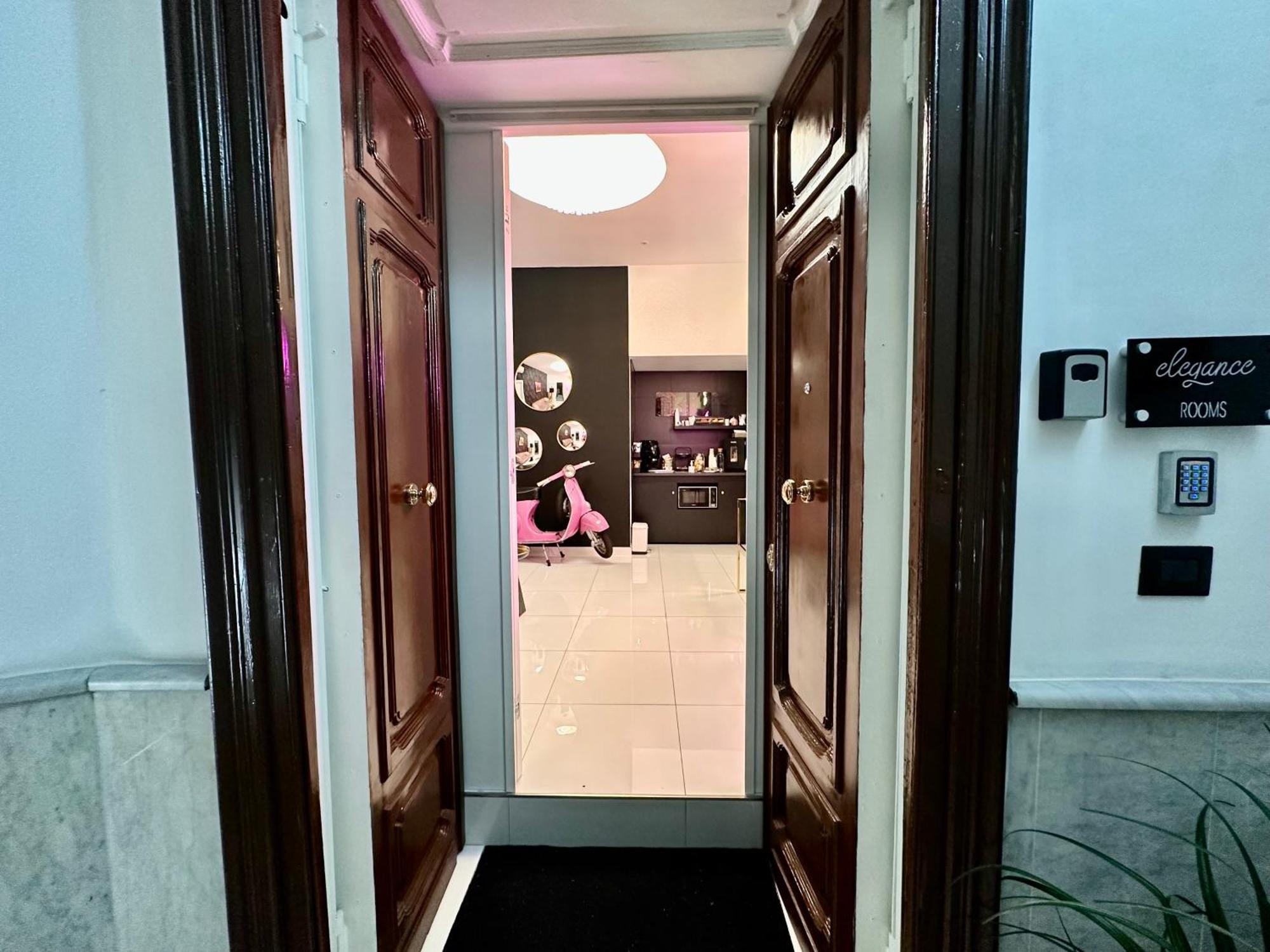 Elegance Rooms Spaccanapoli Luaran gambar