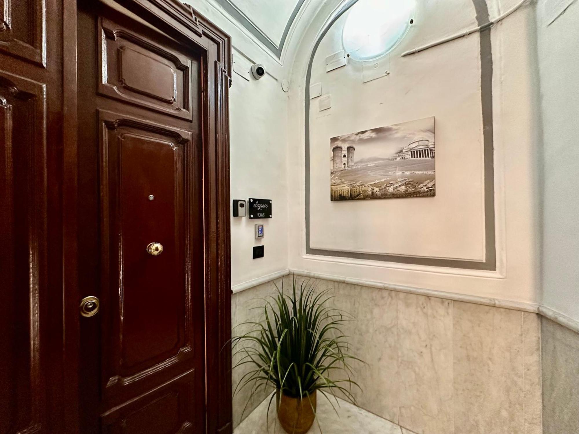 Elegance Rooms Spaccanapoli Luaran gambar