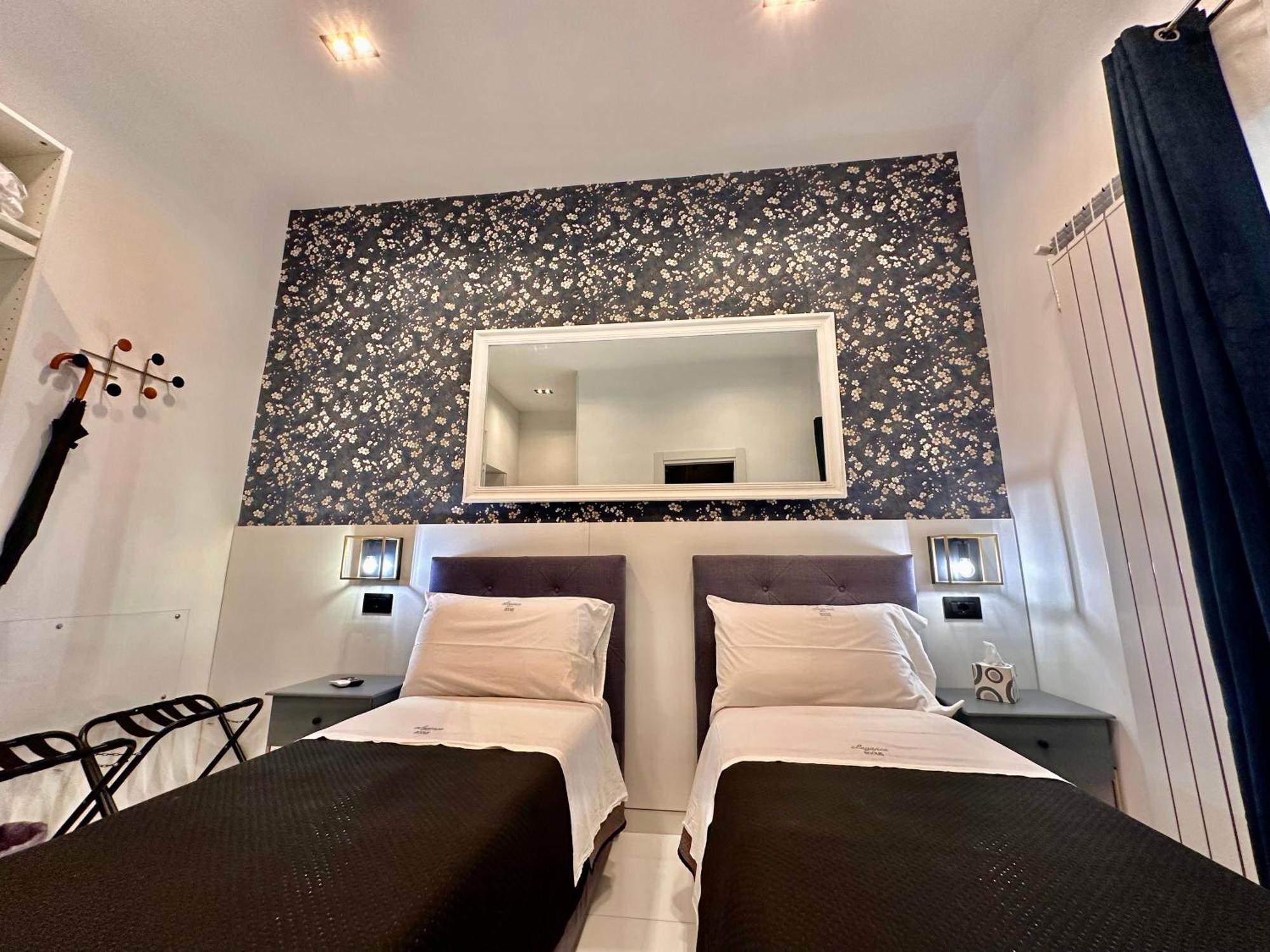 Elegance Rooms Spaccanapoli Luaran gambar